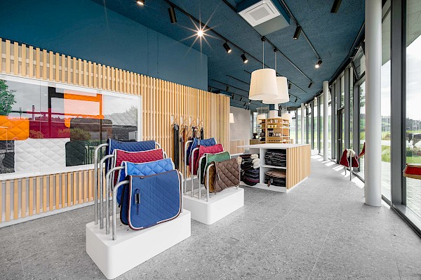 Reitsportgeschäft in neu gestalteten Räumen