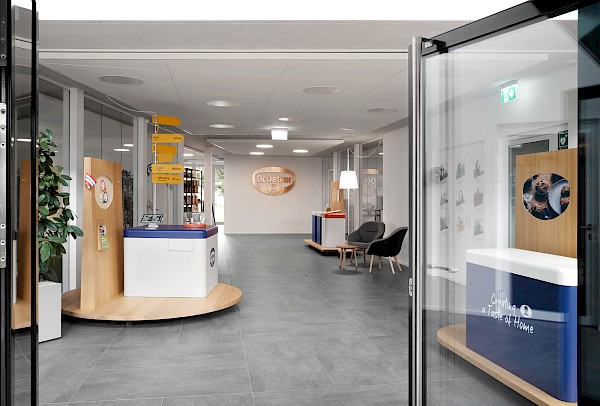 Flexible Plattformen für die Eingangshalle bei Dr. Oetker in Obergösgen