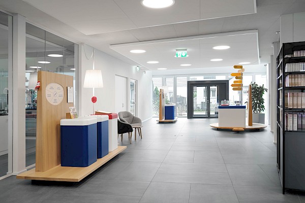 Flexible Plattformen für die Eingangshalle bei Dr. Oetker in Obergösgen