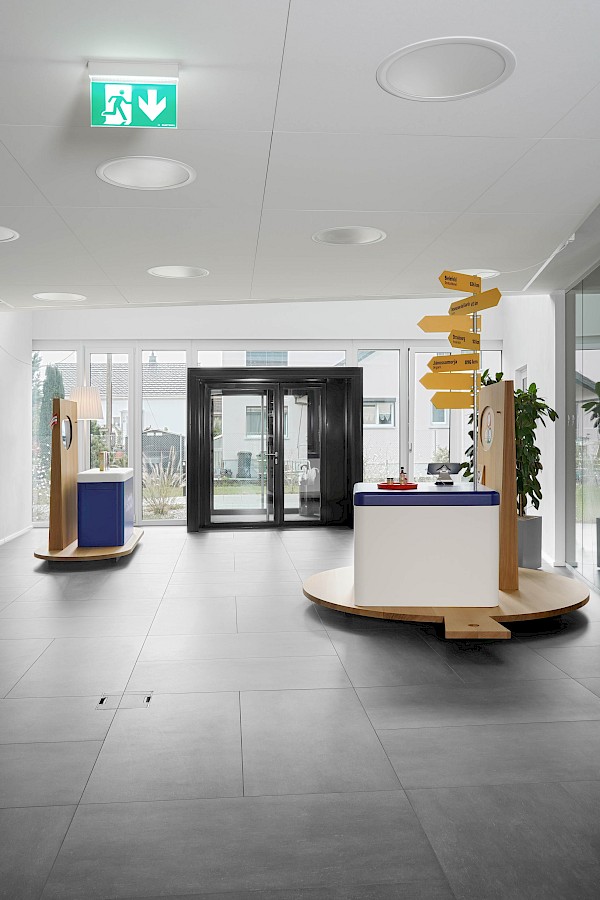 Flexible Plattformen für die Eingangshalle bei Dr. Oetker in Obergösgen