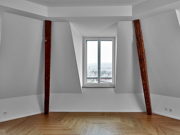 Sanierung und Umbau eines Mehrfamilienhauses mit Attikawohnung im Zürcher Stadtzentrum