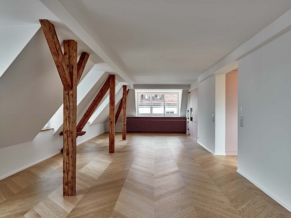 Sanierung und Umbau eines Mehrfamilienhauses mit Attikawohnung im Zürcher Stadtzentrum