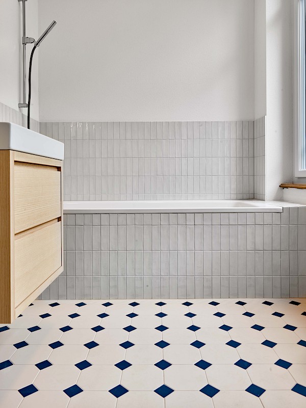 Sanierung und Umbau eines Mehrfamilienhauses mit Attikawohnung im Zürcher Stadtzentrum