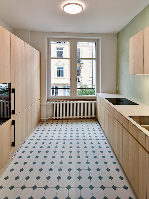 Sanierung und Umbau eines Mehrfamilienhauses mit Attikawohnung im Zürcher Stadtzentrum